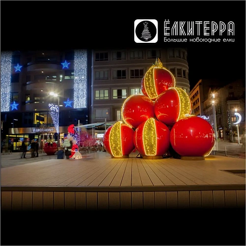 Пирамида из шаров новогодняя световая1